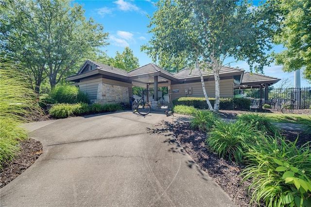 1637 NE Woodland Shores Drive, Lee's Summit, MO 64086