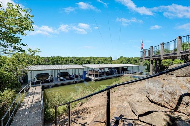 1637 NE Woodland Shores Drive, Lee's Summit, MO 64086
