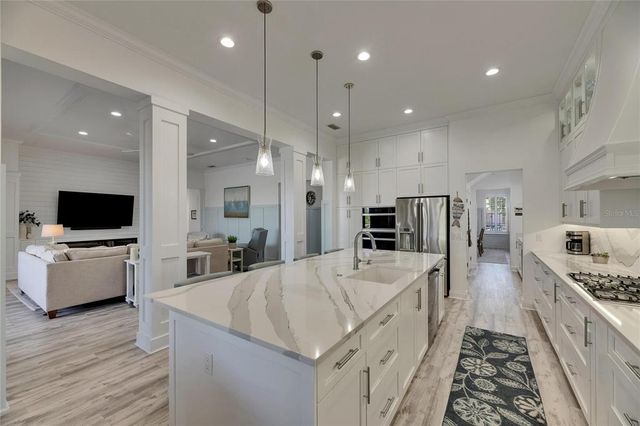 718 MANNS HARBOR DRIVE, Apollo Beach, FL 33572