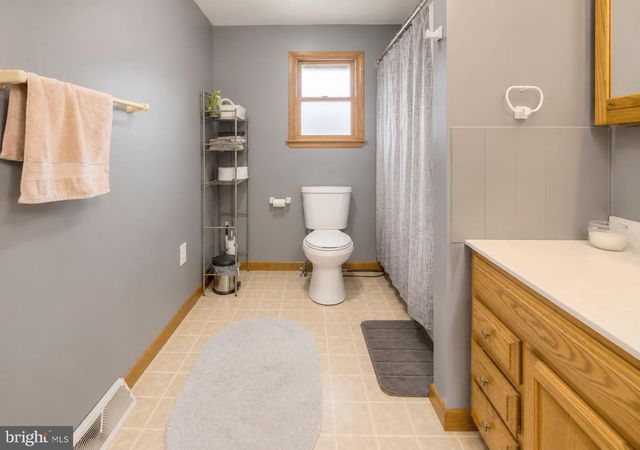 654 LEBANON AVE, Williamstown, NJ 08094