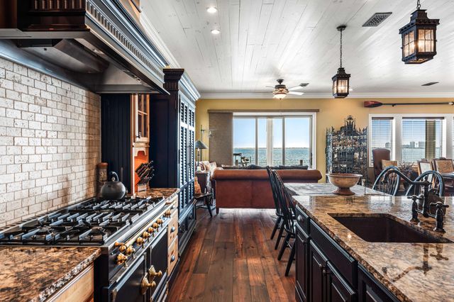 8944 Windgate Circle, Navarre, FL 32566