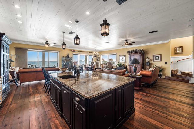 8944 Windgate Circle, Navarre, FL 32566