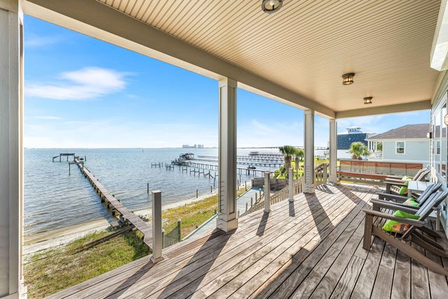 8944 Windgate Circle, Navarre, FL 32566
