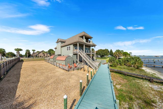 8944 Windgate Circle, Navarre, FL 32566