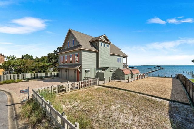 8944 Windgate Circle, Navarre, FL 32566