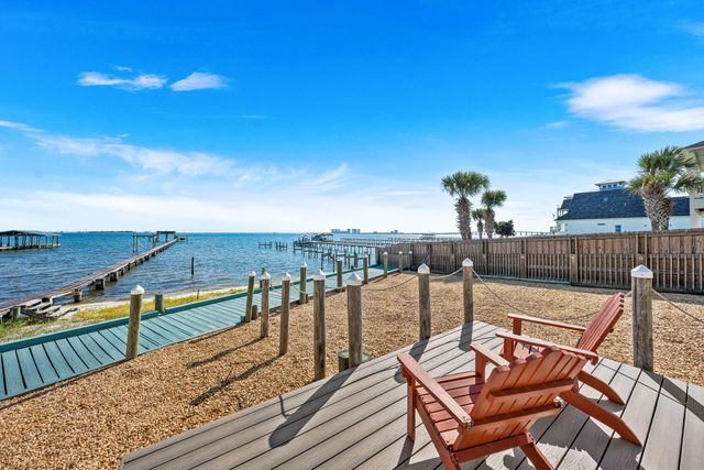 8944 Windgate Circle, Navarre, FL 32566