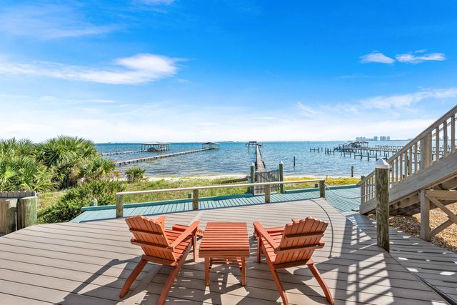 8944 Windgate Circle, Navarre, FL 32566