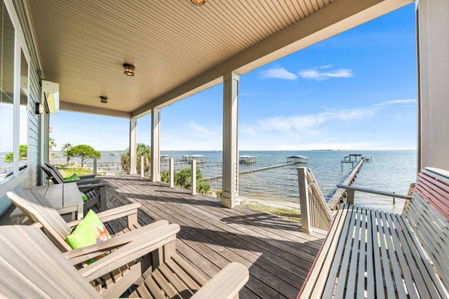 8944 Windgate Circle, Navarre, FL 32566