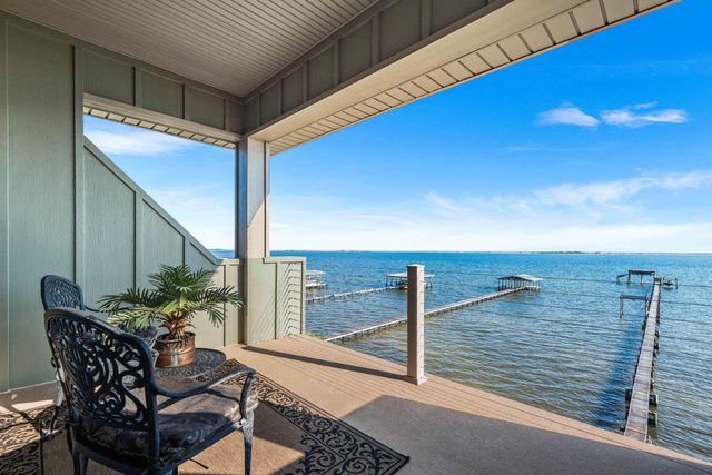 8944 Windgate Circle, Navarre, FL 32566