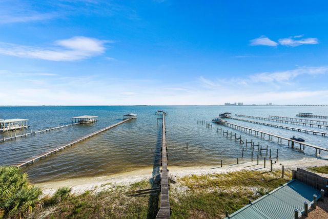 8944 Windgate Circle, Navarre, FL 32566