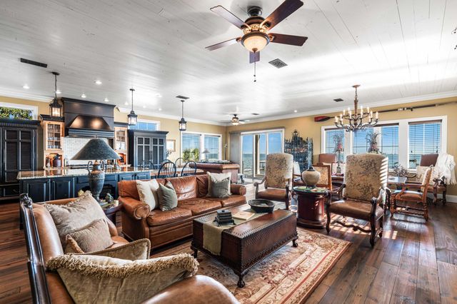 8944 Windgate Circle, Navarre, FL 32566