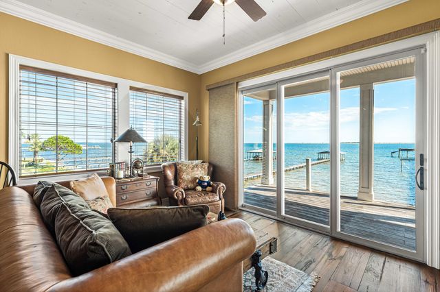 8944 Windgate Circle, Navarre, FL 32566