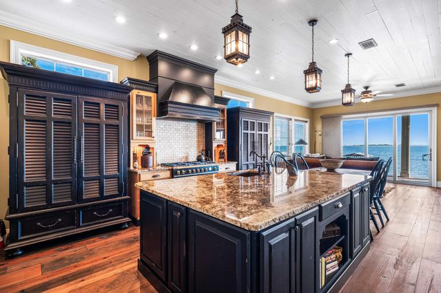 8944 Windgate Circle, Navarre, FL 32566