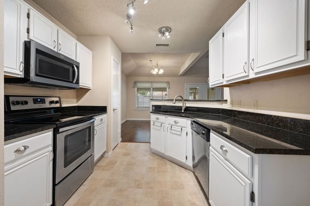 2124 Emerald Oaks, Mesquite, TX 75181