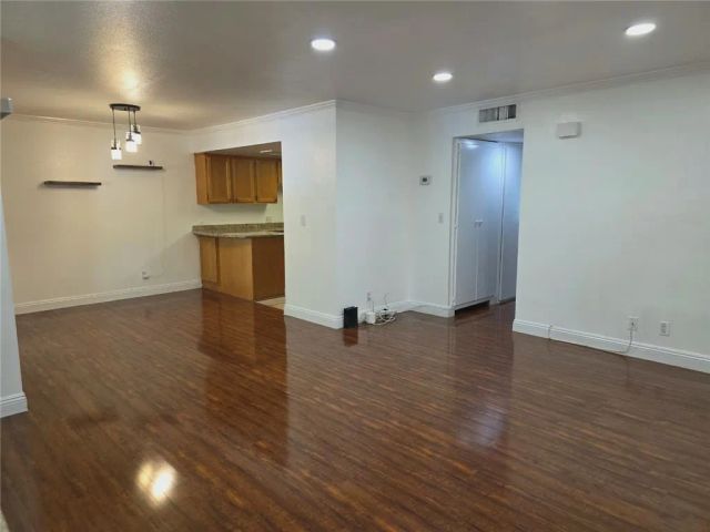 21000 Bryant Street 6, Canoga Park, CA 91304