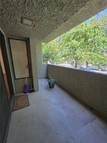 21000 Bryant Street 6, Canoga Park, CA 91304