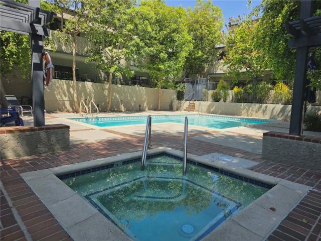21000 Bryant Street 6, Canoga Park, CA 91304