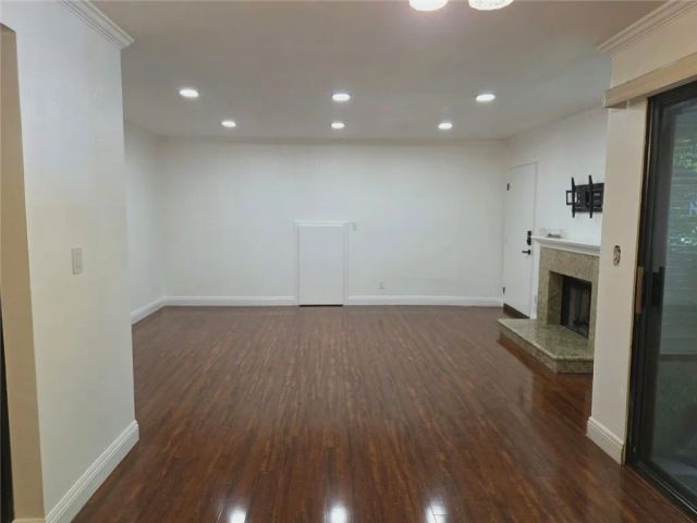 21000 Bryant Street 6, Canoga Park, CA 91304