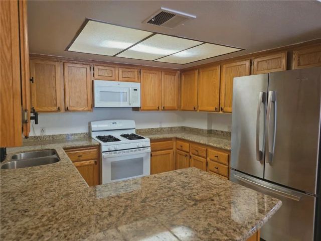 21000 Bryant Street 6, Canoga Park, CA 91304
