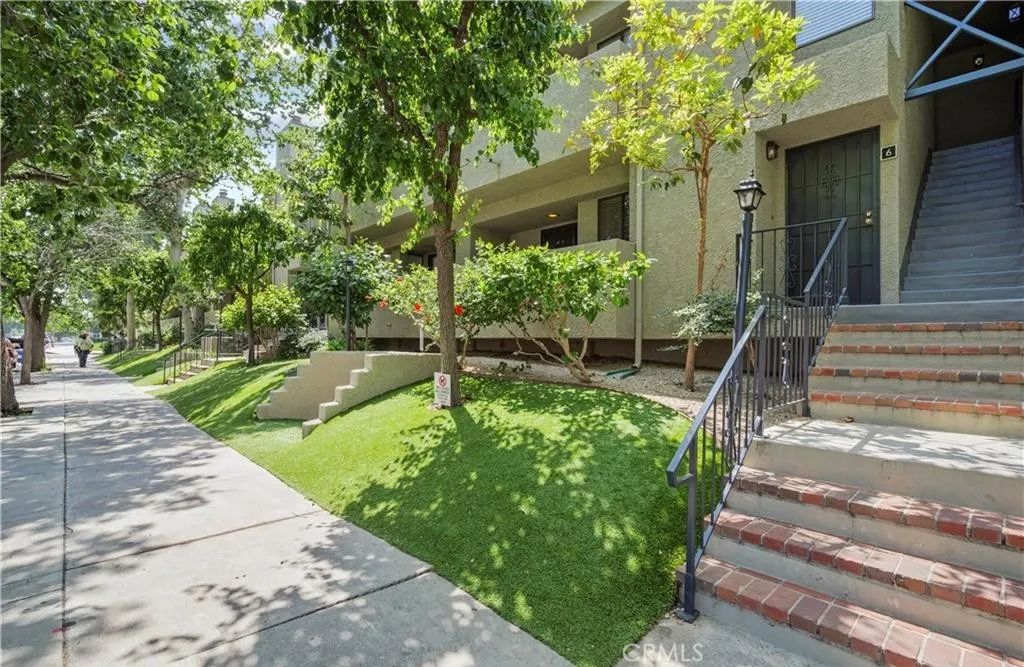 21000 Bryant Street 6, Canoga Park, CA 91304