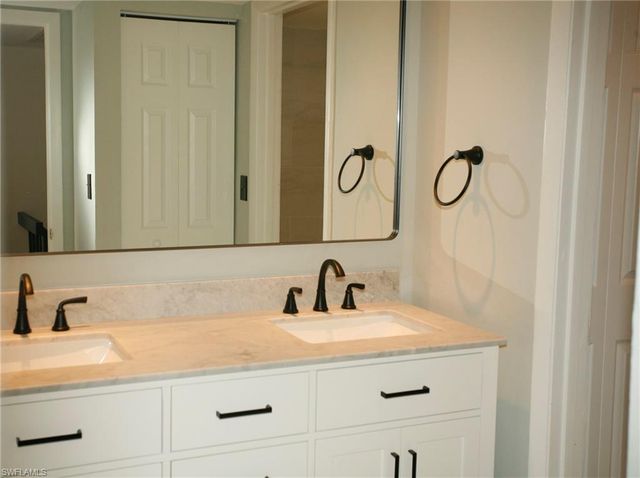 1653 Park Meadows DR, Fort Myers, FL 33907