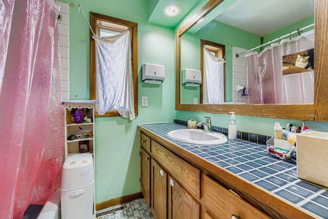 694 Smith Avenue S, Saint Paul, MN 55107