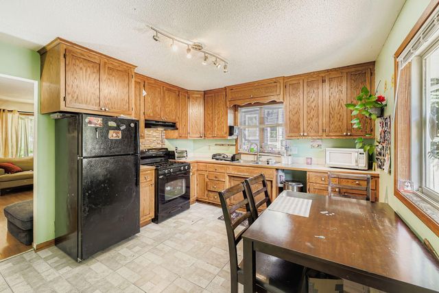 694 Smith Avenue S, Saint Paul, MN 55107