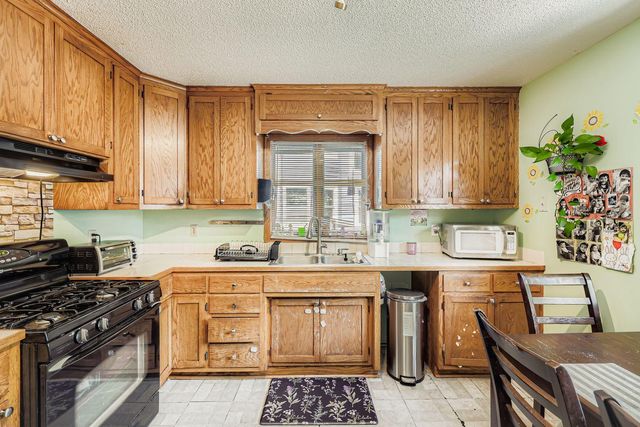 694 Smith Avenue S, Saint Paul, MN 55107