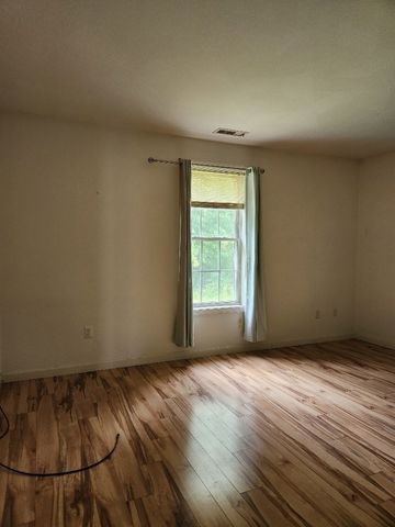 491 Mammoth Rd 9, Londonderry, NH 03053