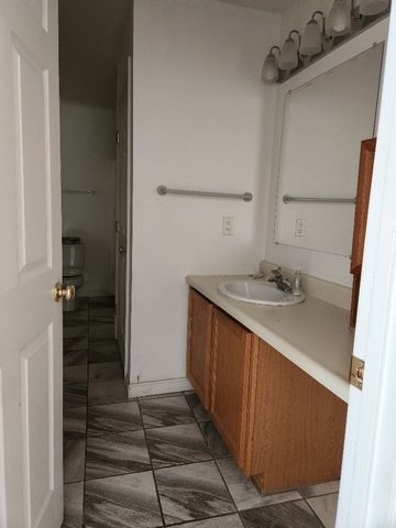 491 Mammoth Rd 9, Londonderry, NH 03053