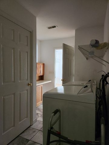491 Mammoth Rd 9, Londonderry, NH 03053