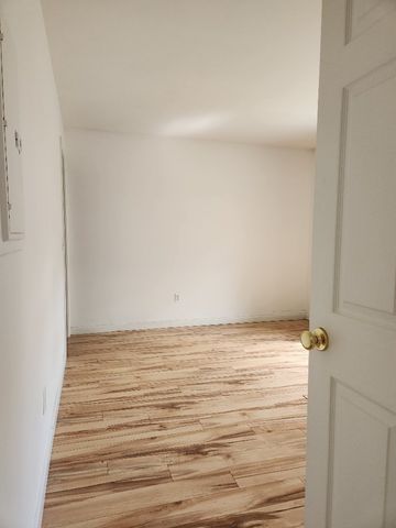 491 Mammoth Rd 9, Londonderry, NH 03053