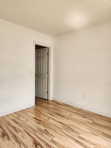 491 Mammoth Rd 9, Londonderry, NH 03053