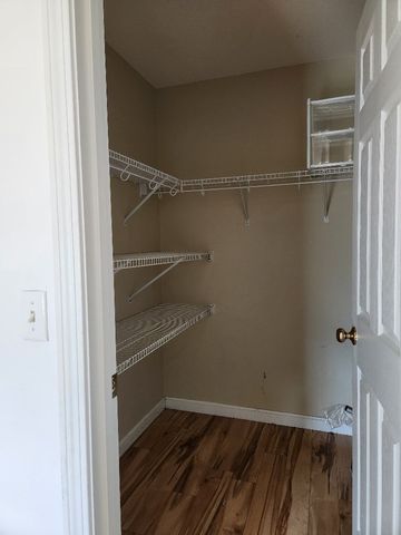 491 Mammoth Rd 9, Londonderry, NH 03053