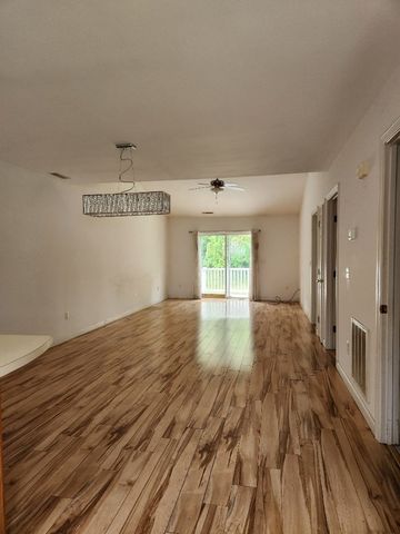 491 Mammoth Rd 9, Londonderry, NH 03053