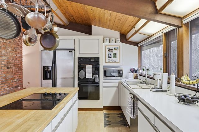 384 River Road, Carlisle, MA 01741