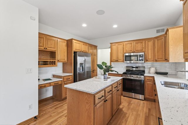 7716 7th Street N, Oakdale, MN 55128