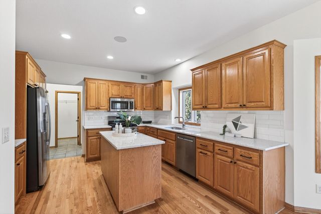 7716 7th Street N, Oakdale, MN 55128