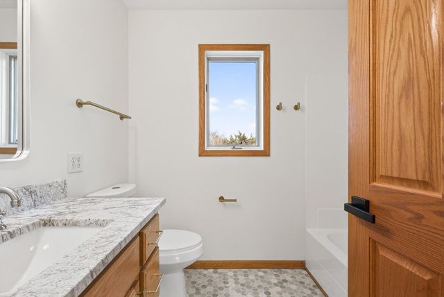 7716 7th Street N, Oakdale, MN 55128