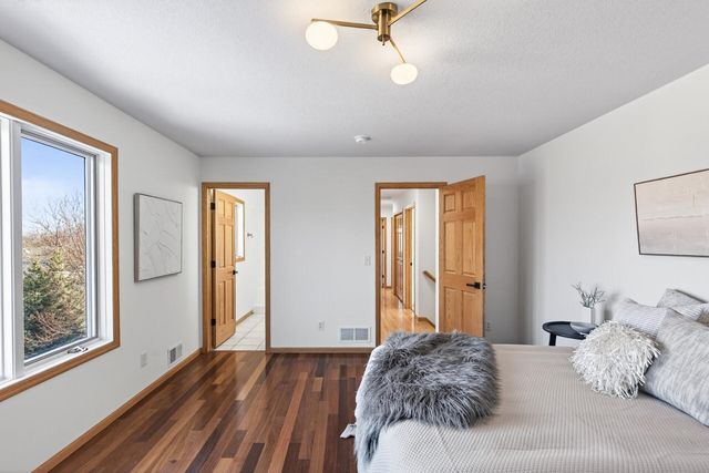 7716 7th Street N, Oakdale, MN 55128