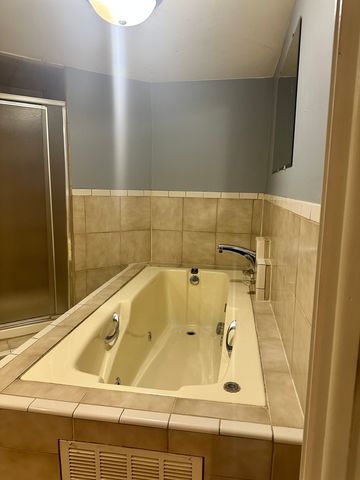 4517 Park Avenue G, Brookfield, IL 60513