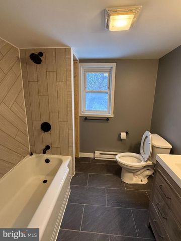 514 HIGHLAND AVE, Burnham, PA 17009