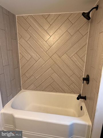 514 HIGHLAND AVE, Burnham, PA 17009