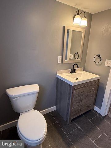 514 HIGHLAND AVE, Burnham, PA 17009