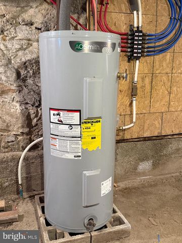 514 HIGHLAND AVE, Burnham, PA 17009