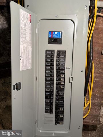 514 HIGHLAND AVE, Burnham, PA 17009