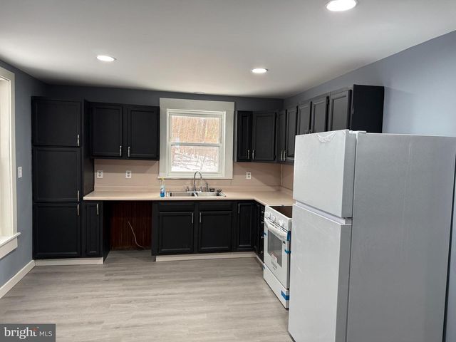 514 HIGHLAND AVE, Burnham, PA 17009