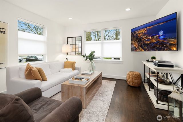 2009 E John Street, Seattle, WA 98112