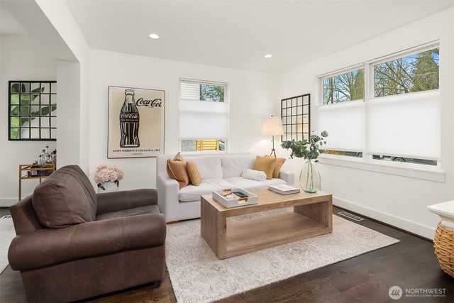 2009 E John Street, Seattle, WA 98112