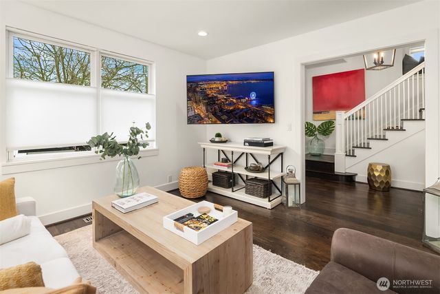 2009 E John Street, Seattle, WA 98112